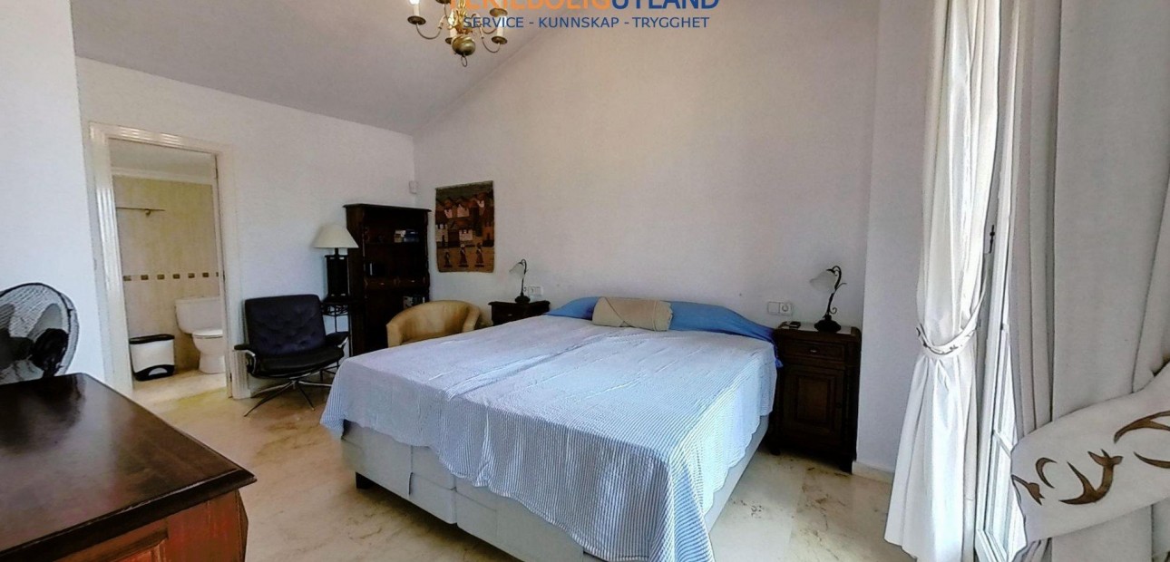 Sale - Villa -
Orihuela Costa - Los Dolses