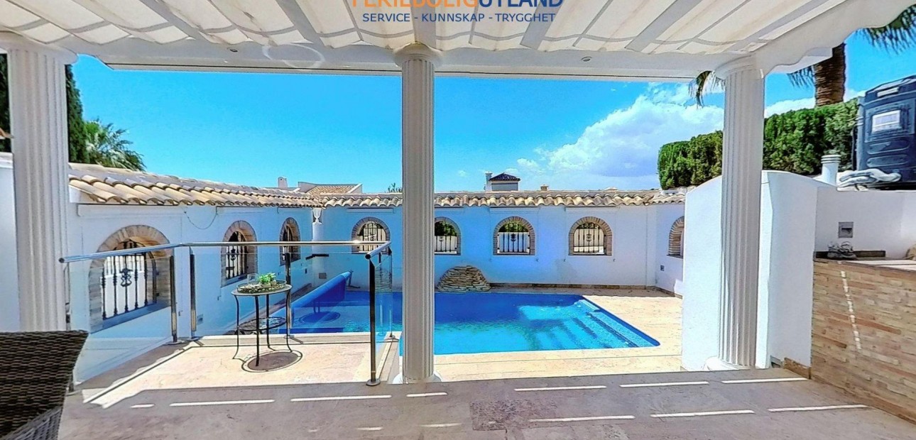 Sale - Villa -
Orihuela Costa - Los Dolses