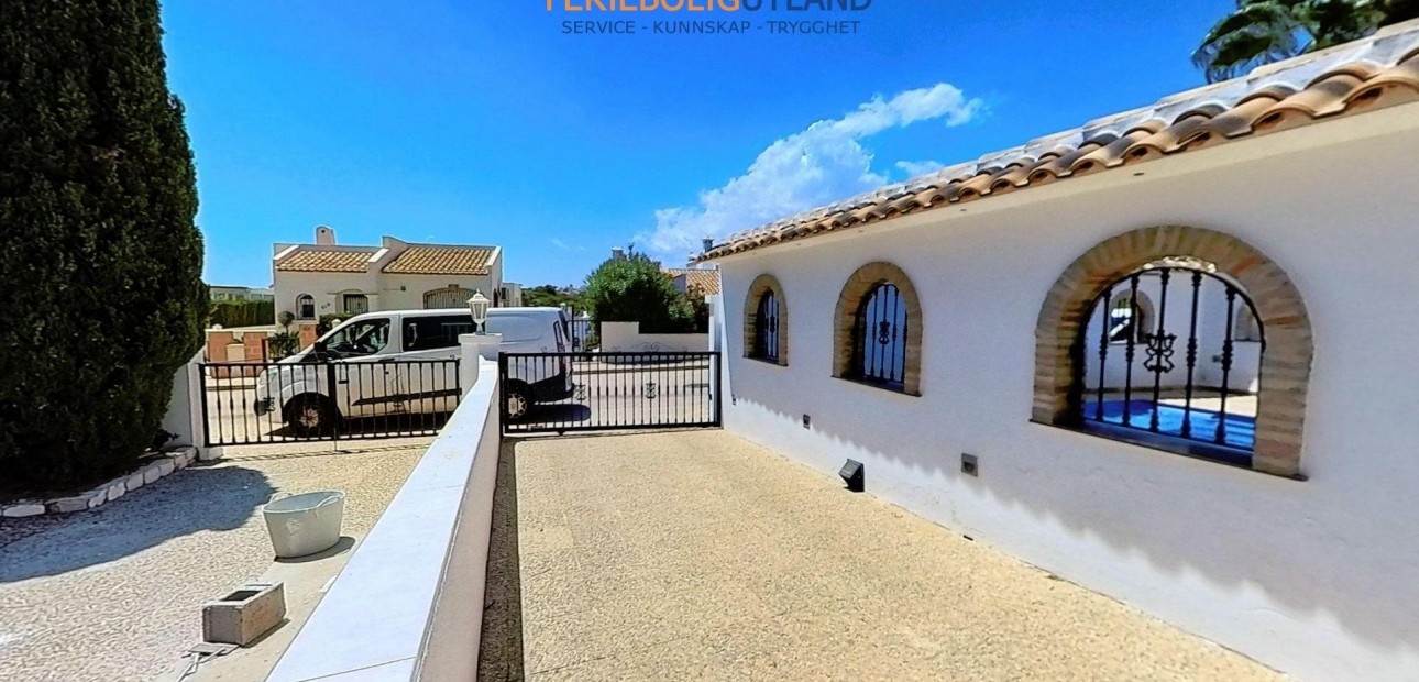 Sale - Villa -
Orihuela Costa - Los Dolses