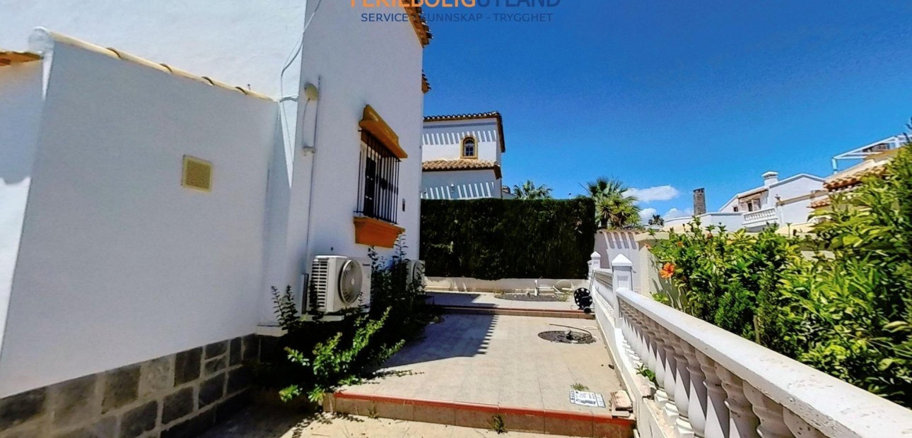 Herverkoop - Villa -
Orihuela Costa - Los Dolses