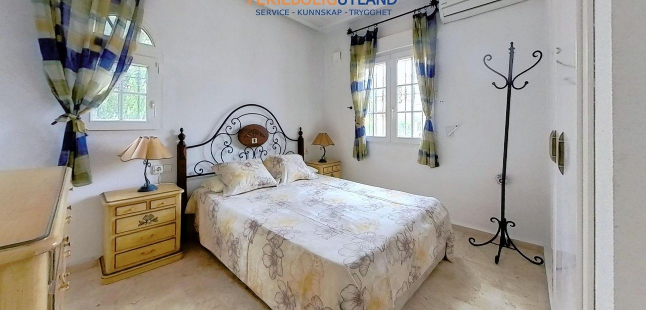 Sale - Villa -
Orihuela Costa - Los Dolses