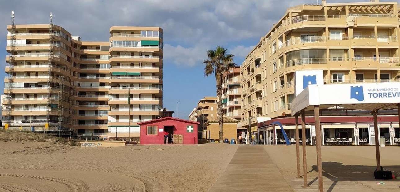 Sale - Apartment / flat -
Torrevieja - La Mata pueblo