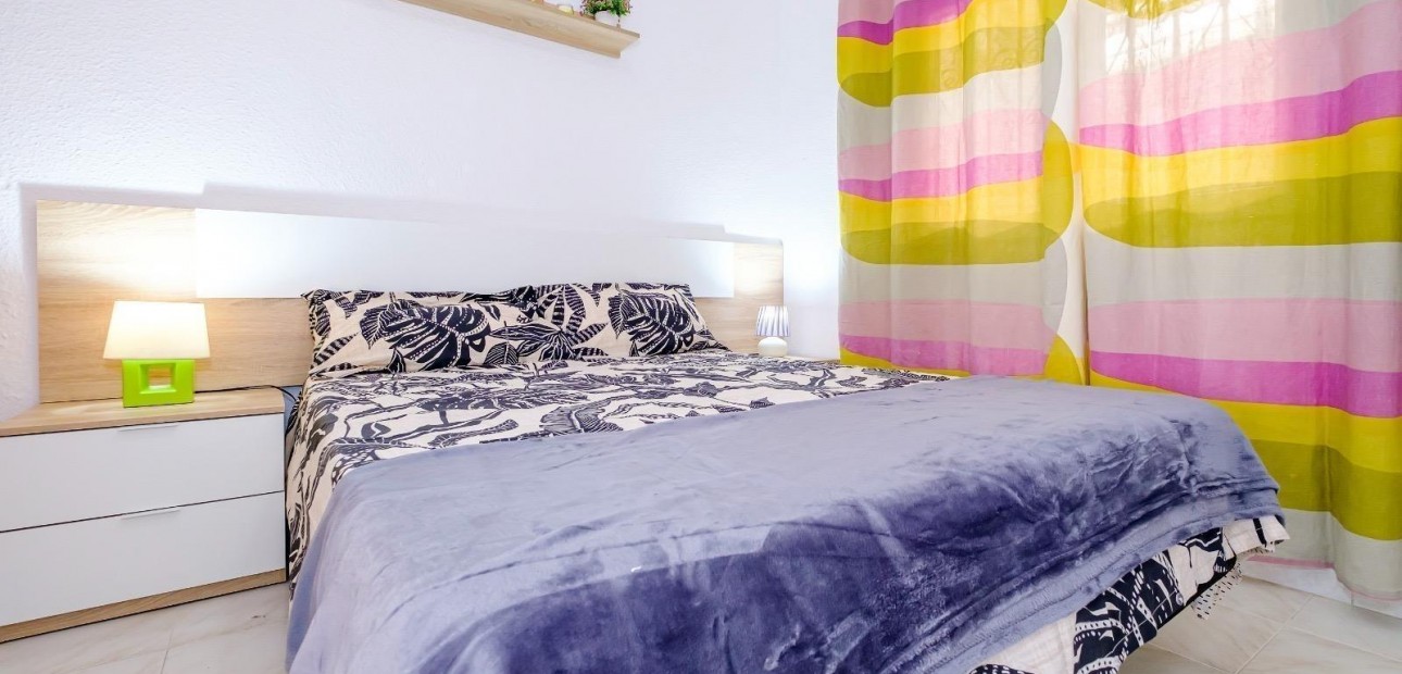 Venta - Bungalow -
Torrevieja - Playa de los Naufragos