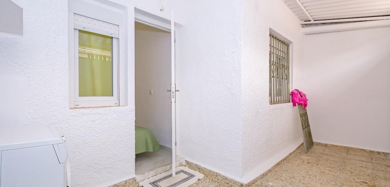 Venta - Bungalow -
Torrevieja - Playa de los Naufragos