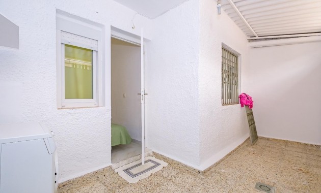 Venta - Bungalow -
Torrevieja - Playa de los Naufragos