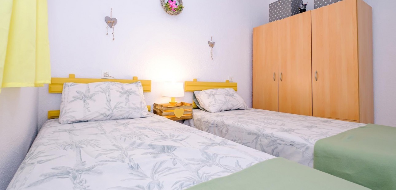 Venta - Bungalow -
Torrevieja - Playa de los Naufragos