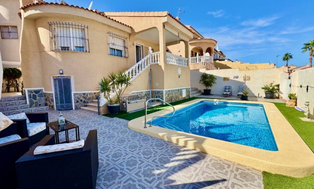 Sale - Villa -
Ciudad Quesada - La  Marquesa Golf