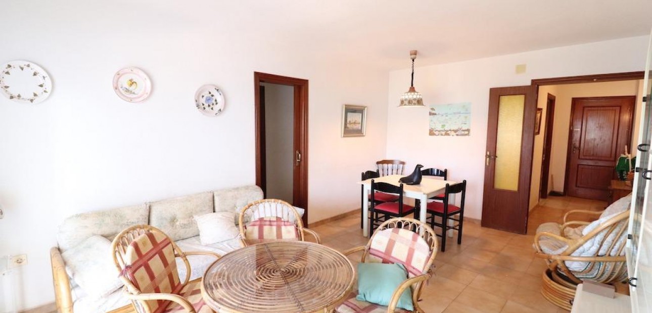 Sale - Apartment / flat -
Torrevieja - Punta prima