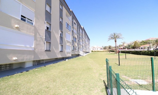 Sale - Apartment / flat -
Torrevieja - Punta prima