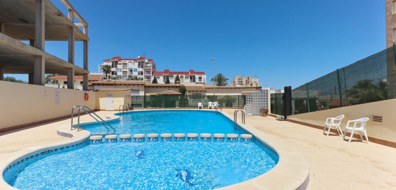 Sale - Apartment / flat -
Torrevieja - Cabo cervera