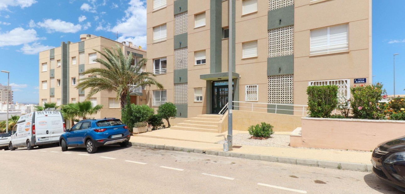 Sale - Apartment / flat -
Torrevieja - Cabo cervera