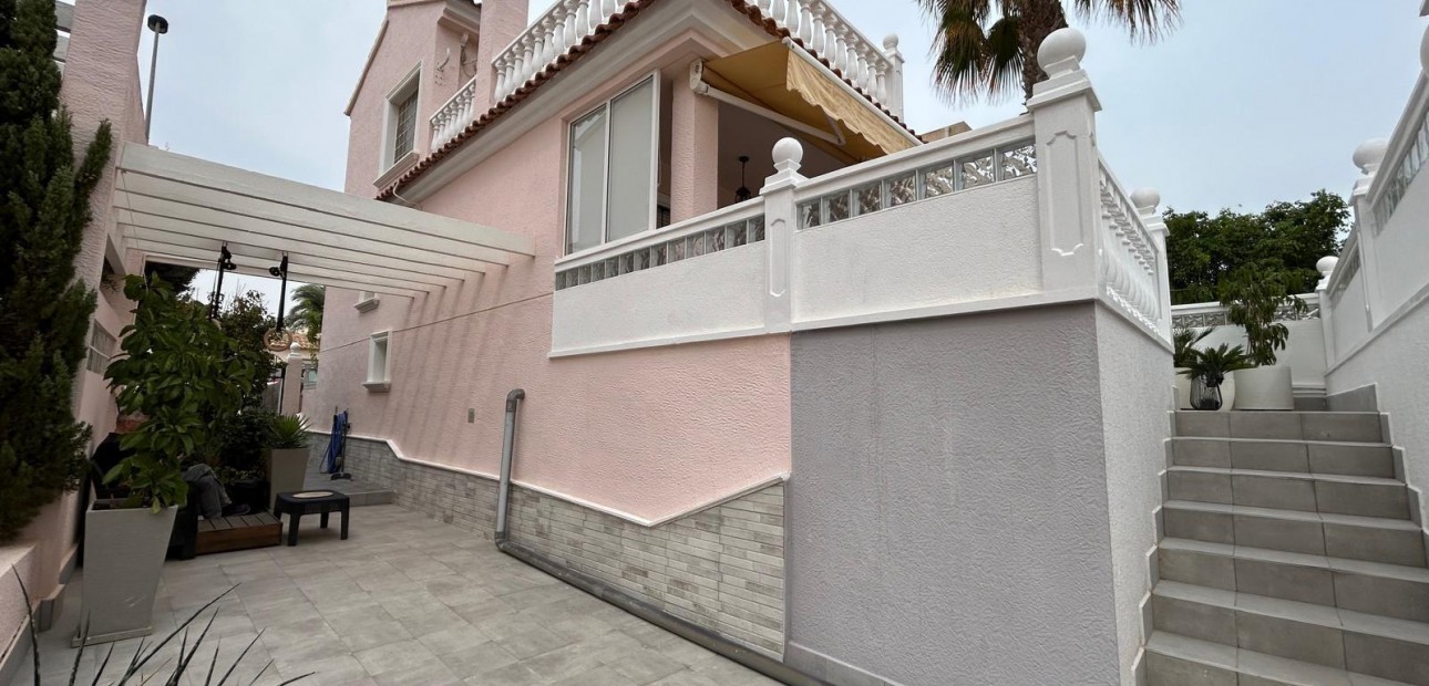 Herverkoop - Terraced house -
Torrevieja - Torreblanca