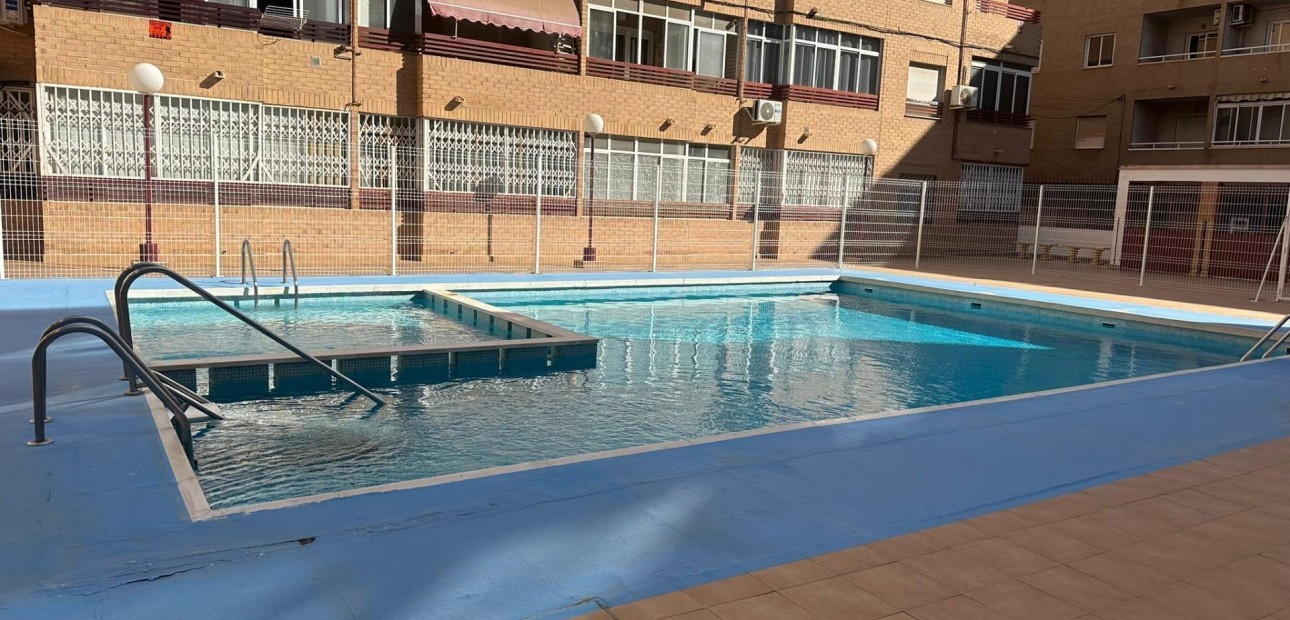 Sale - Apartment / flat -
Torrevieja - torrevieja