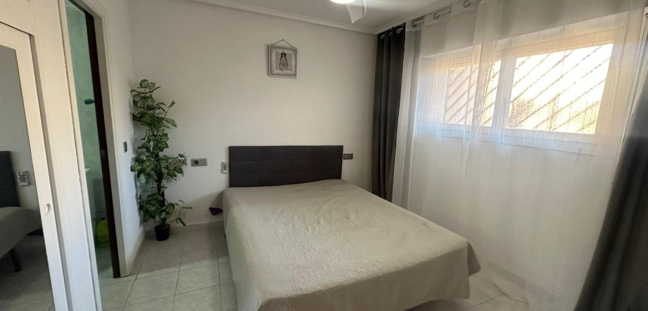 Sale - Apartment / flat -
Torrevieja - torrevieja