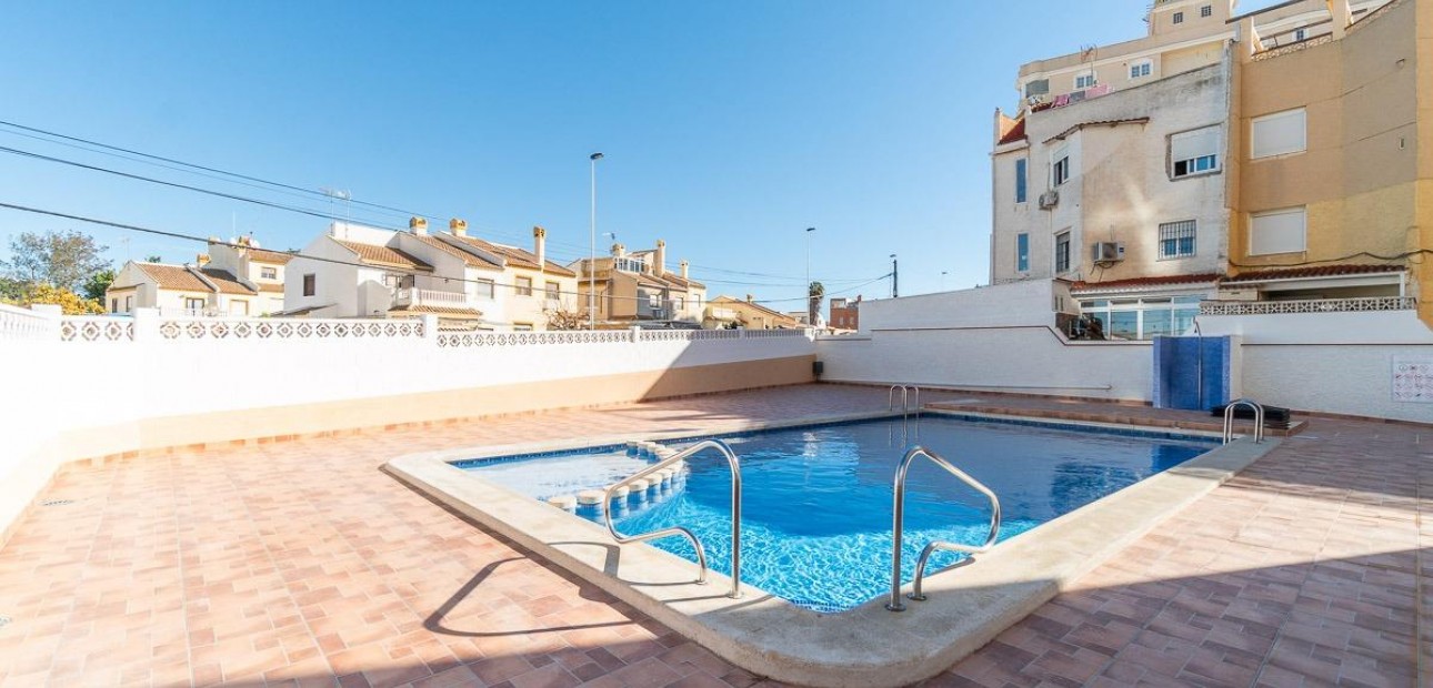 Sale - Apartment / flat -
Torrevieja - Nueva Torrevieja