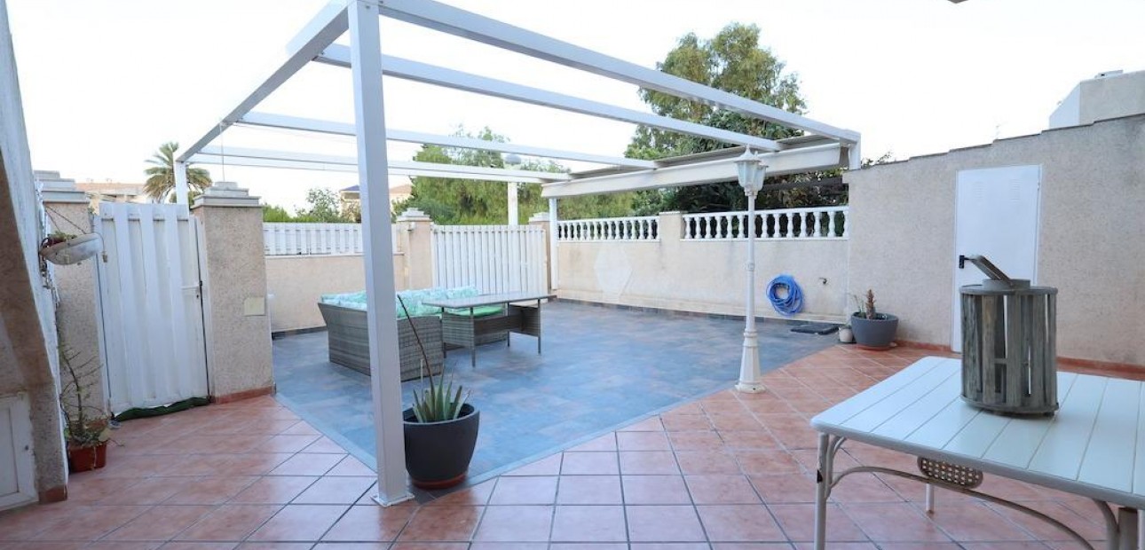 Sale - Bungalow -
Orihuela Costa - Cabo Roig