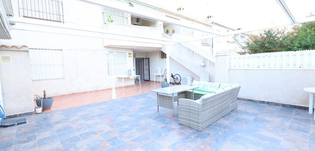 Sale - Bungalow -
Orihuela Costa - Cabo Roig