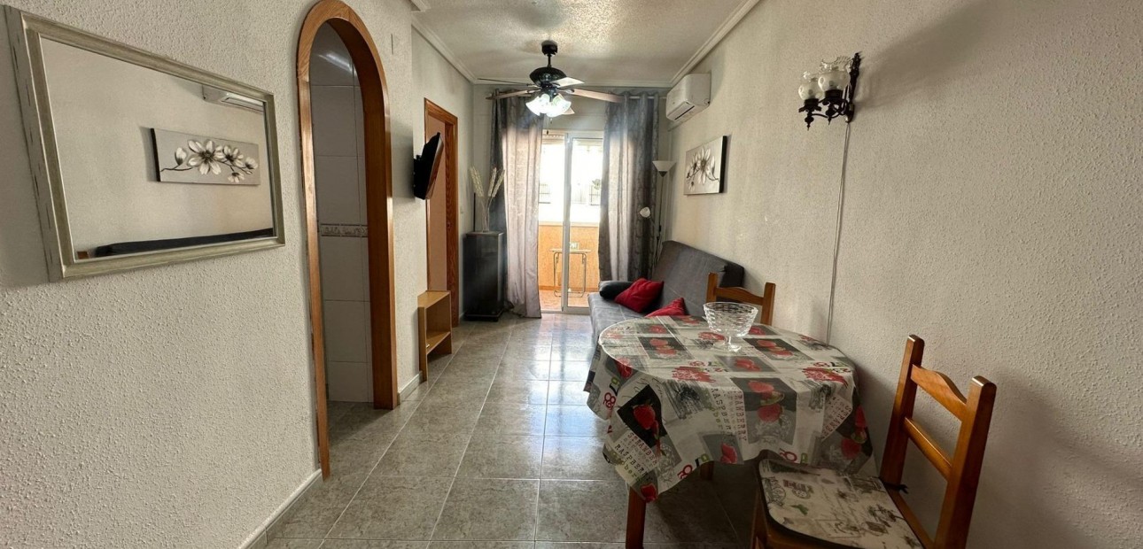 Herverkoop - Appartement / flat -
Torrevieja - Estacion de autobuses