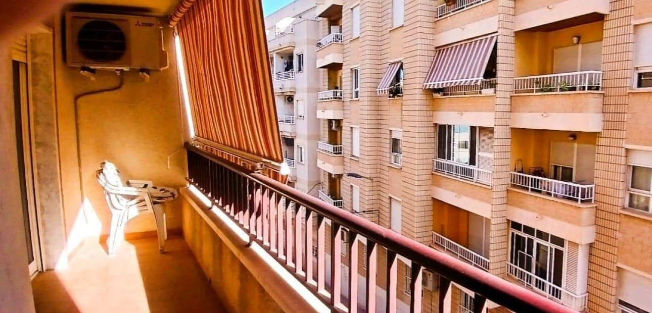 Sale - Apartment / flat -
Torrevieja - Centro