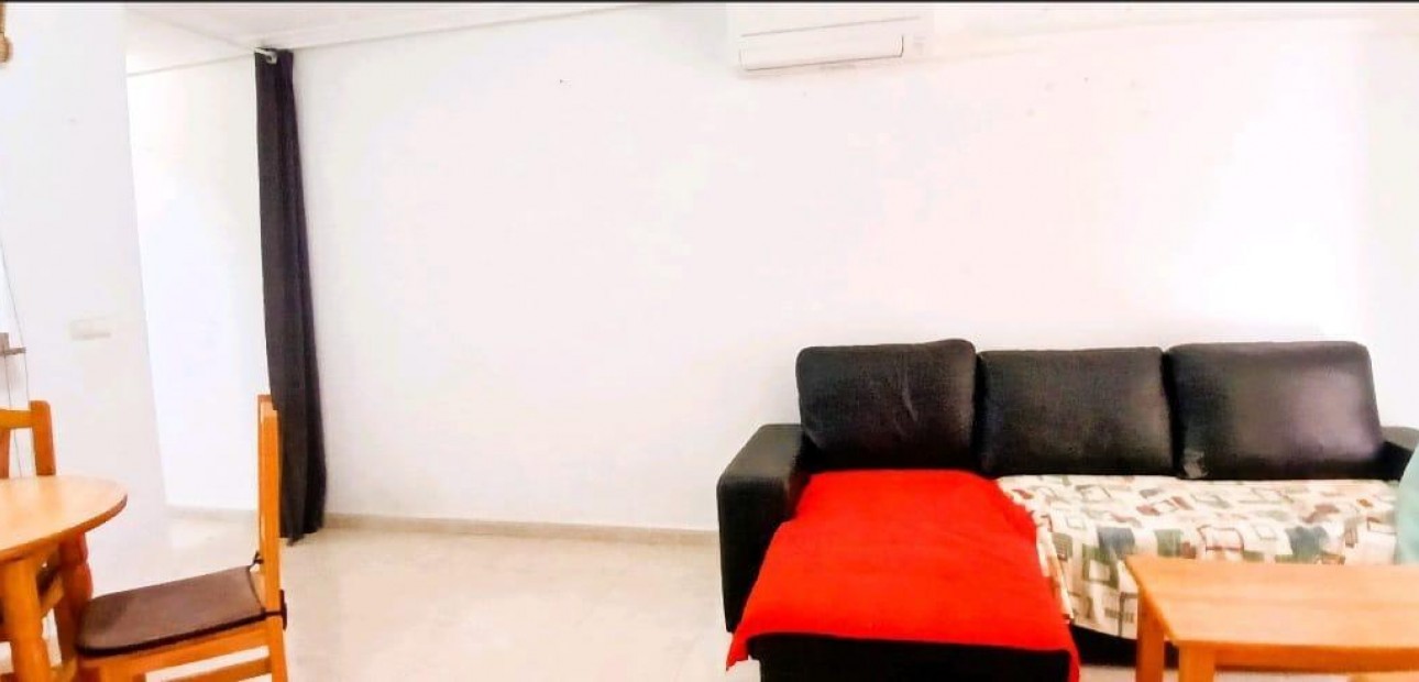 Sale - Apartment / flat -
Torrevieja - Centro