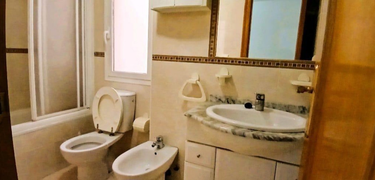 Sale - Apartment / flat -
Torrevieja - Centro