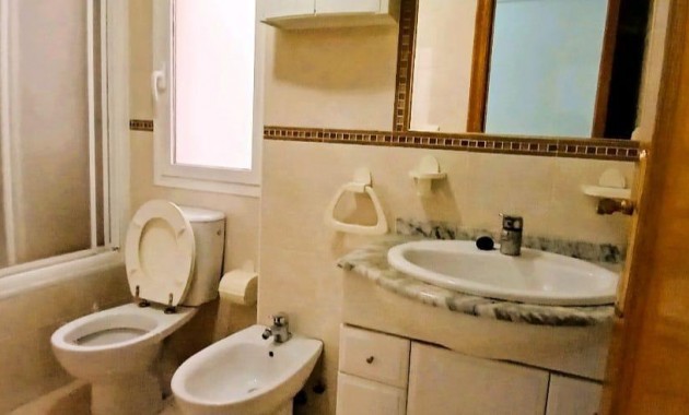 Sale - Apartment / flat -
Torrevieja - Centro