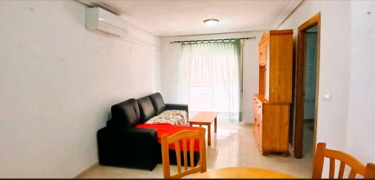 Sale - Apartment / flat -
Torrevieja - Centro