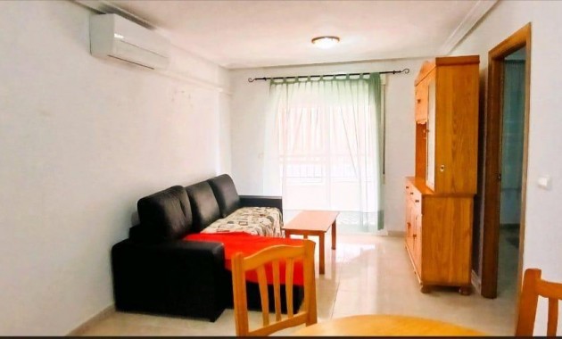 Sale - Apartment / flat -
Torrevieja - Centro