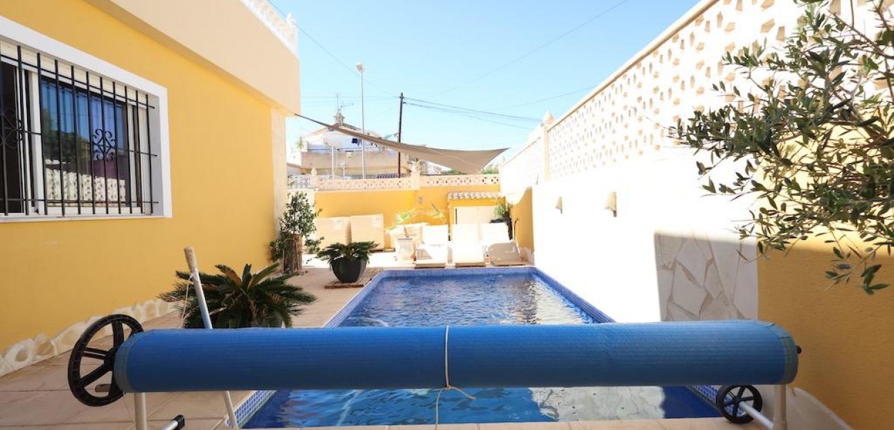 Venta - Terraced house -
Orihuela Costa - Lomas de Cabo Roig