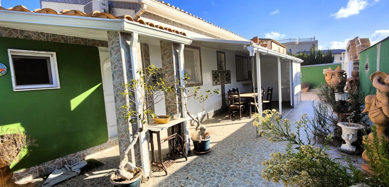 Sale - Villa -
Orihuela Costa - Campoamor