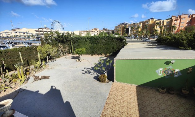 Herverkoop - Villa -
Orihuela Costa - Campoamor