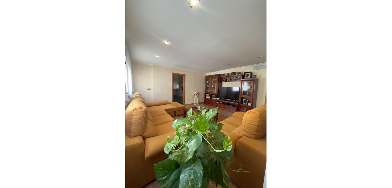 Sale - Apartment / flat -
Torrevieja - Centro