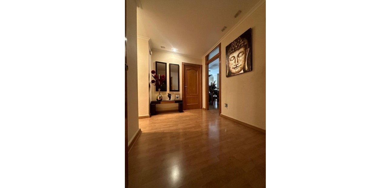 Sale - Apartment / flat -
Torrevieja - Centro