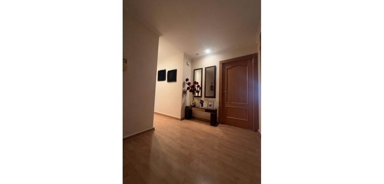 Sale - Apartment / flat -
Torrevieja - Centro