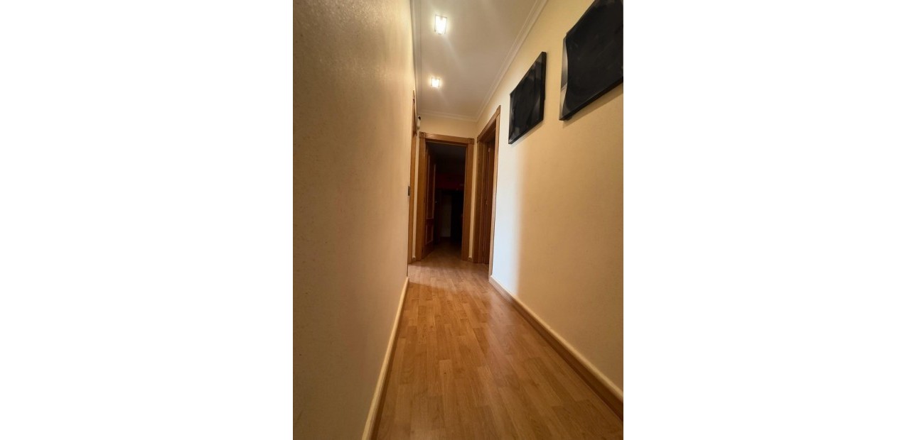 Sale - Apartment / flat -
Torrevieja - Centro