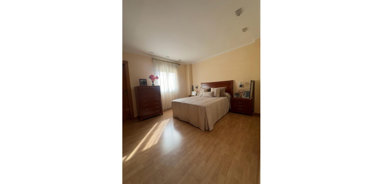 Sale - Apartment / flat -
Torrevieja - Centro