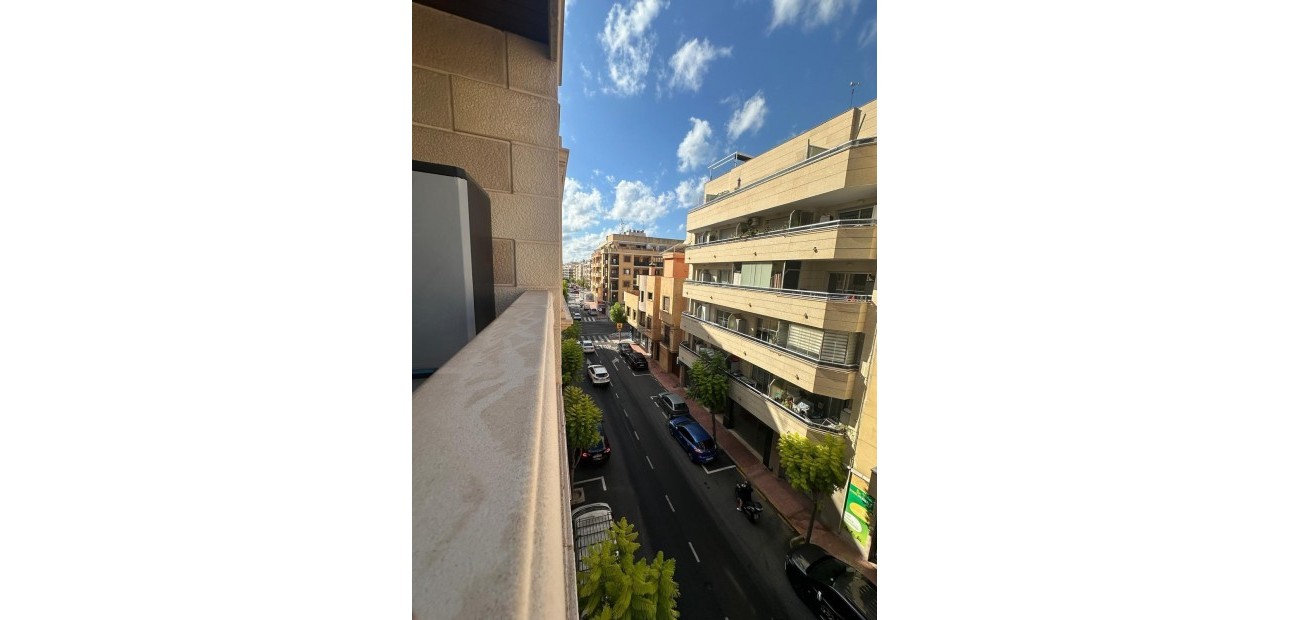 Sale - Apartment / flat -
Torrevieja - Centro