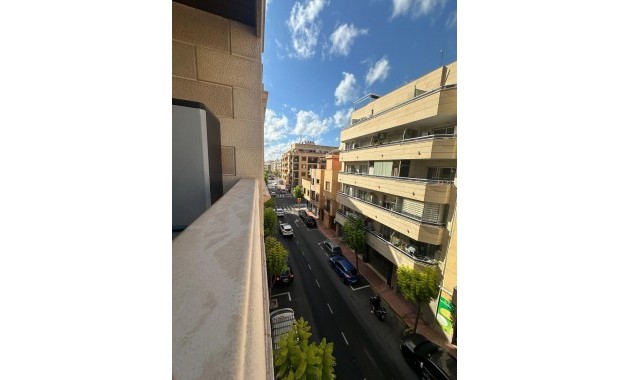 Sale - Apartment / flat -
Torrevieja - Centro