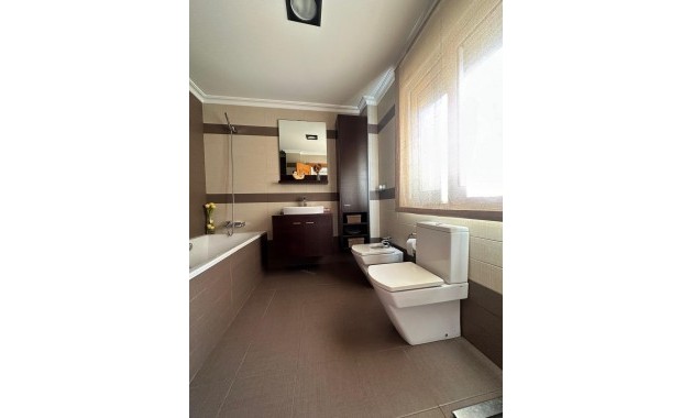 Sale - Apartment / flat -
Torrevieja - Centro