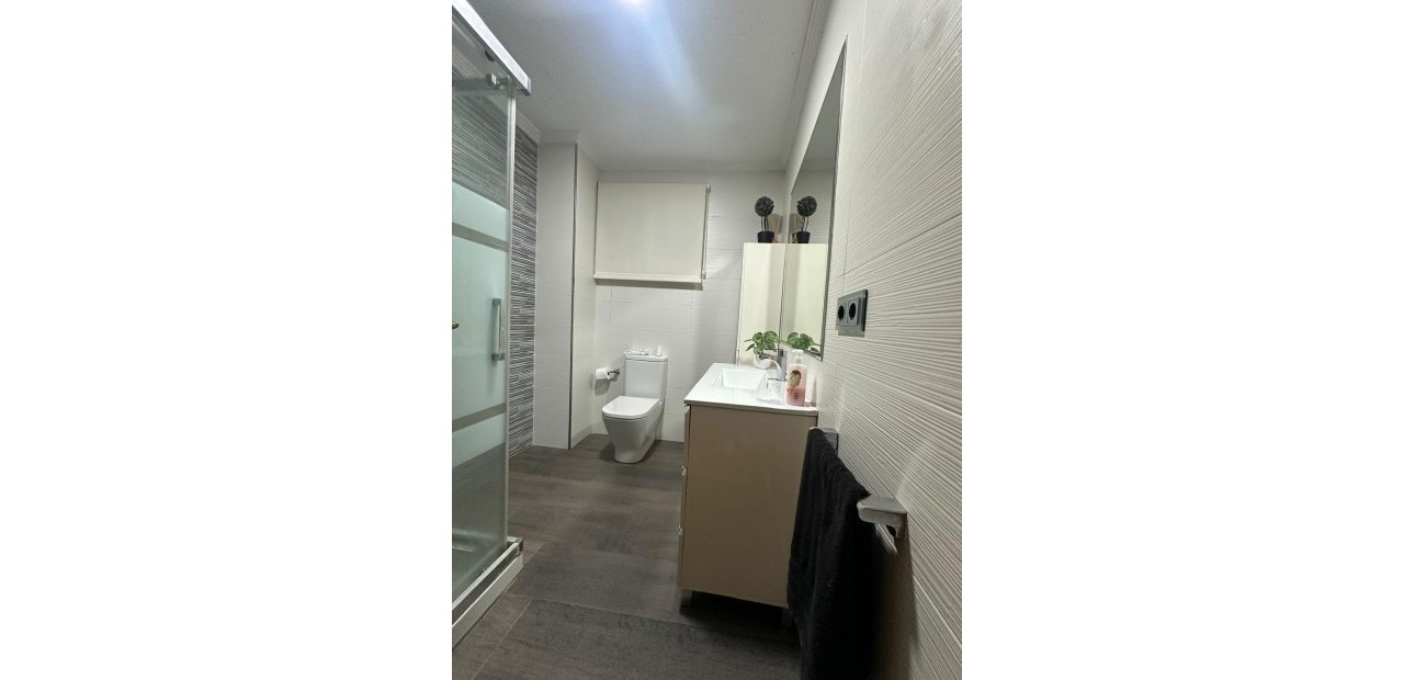 Sale - Apartment / flat -
Torrevieja - Centro