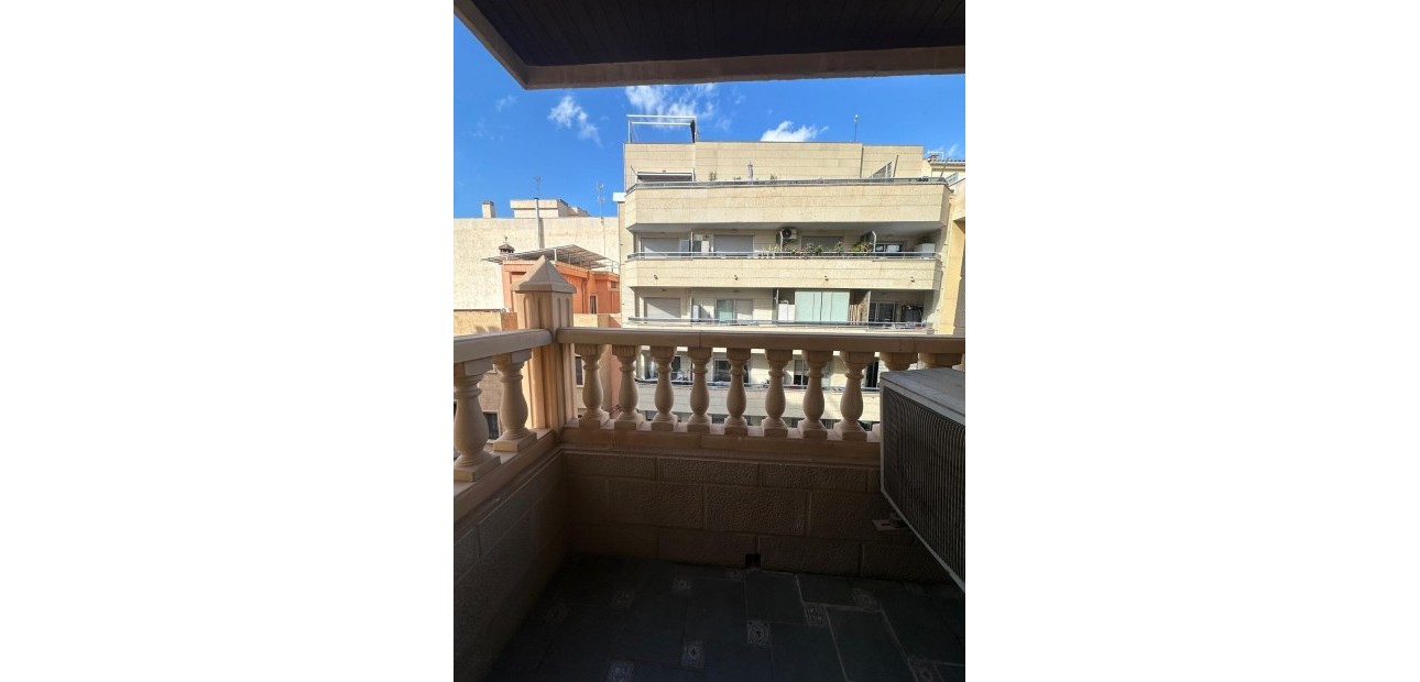 Sale - Apartment / flat -
Torrevieja - Centro