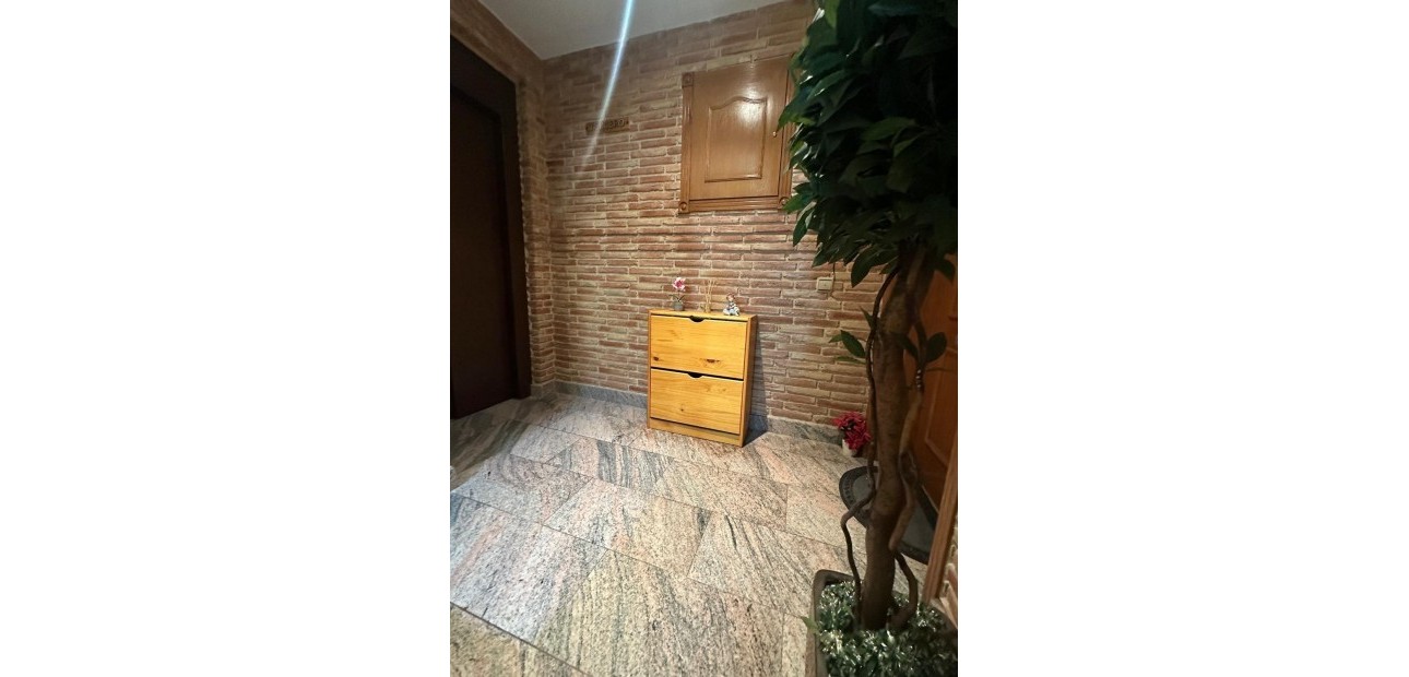 Sale - Apartment / flat -
Torrevieja - Centro