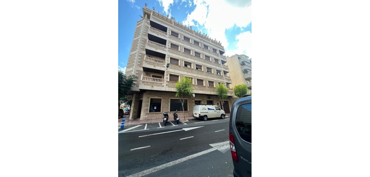 Sale - Apartment / flat -
Torrevieja - Centro