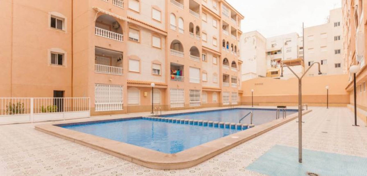 Alquiler a largo plazo - Apartamento / piso -
Torrevieja - Centro