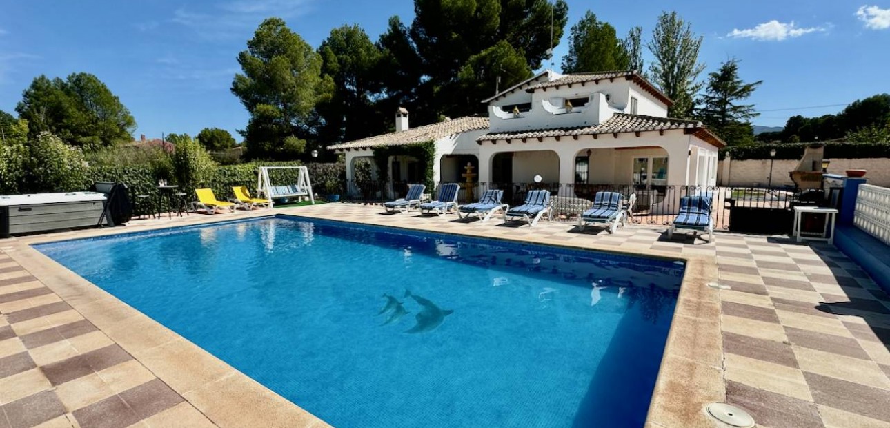 Sale - Finca / Country Property -
Castalla