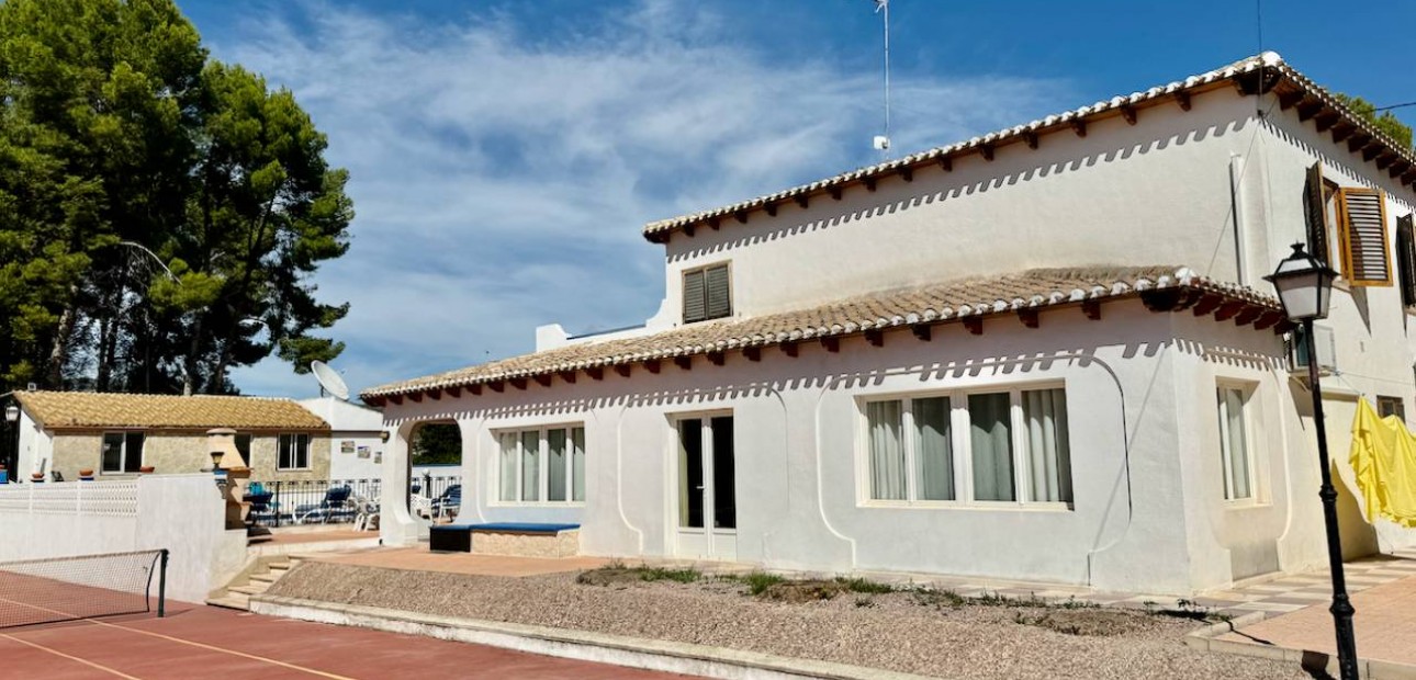 Sale - Finca / Country Property -
Castalla