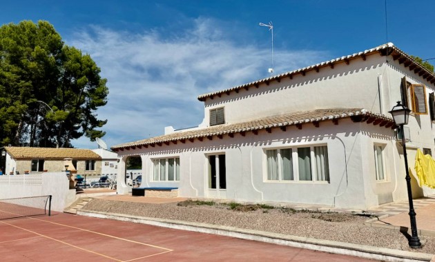 Sale - Finca / Country Property -
Castalla