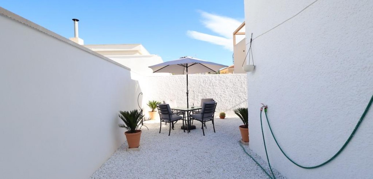 Sale - Bungalow -
Torrevieja - Los Frutales