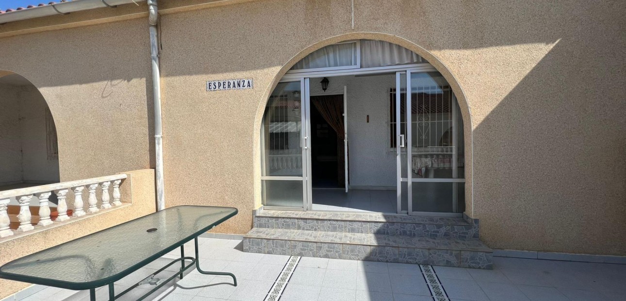 Venta - Terraced house -
Torrevieja - San luis