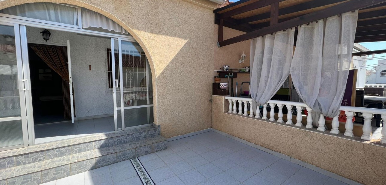 Venta - Terraced house -
Torrevieja - San luis